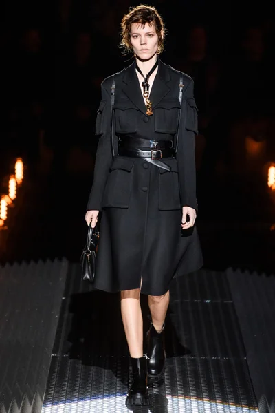 Look 50